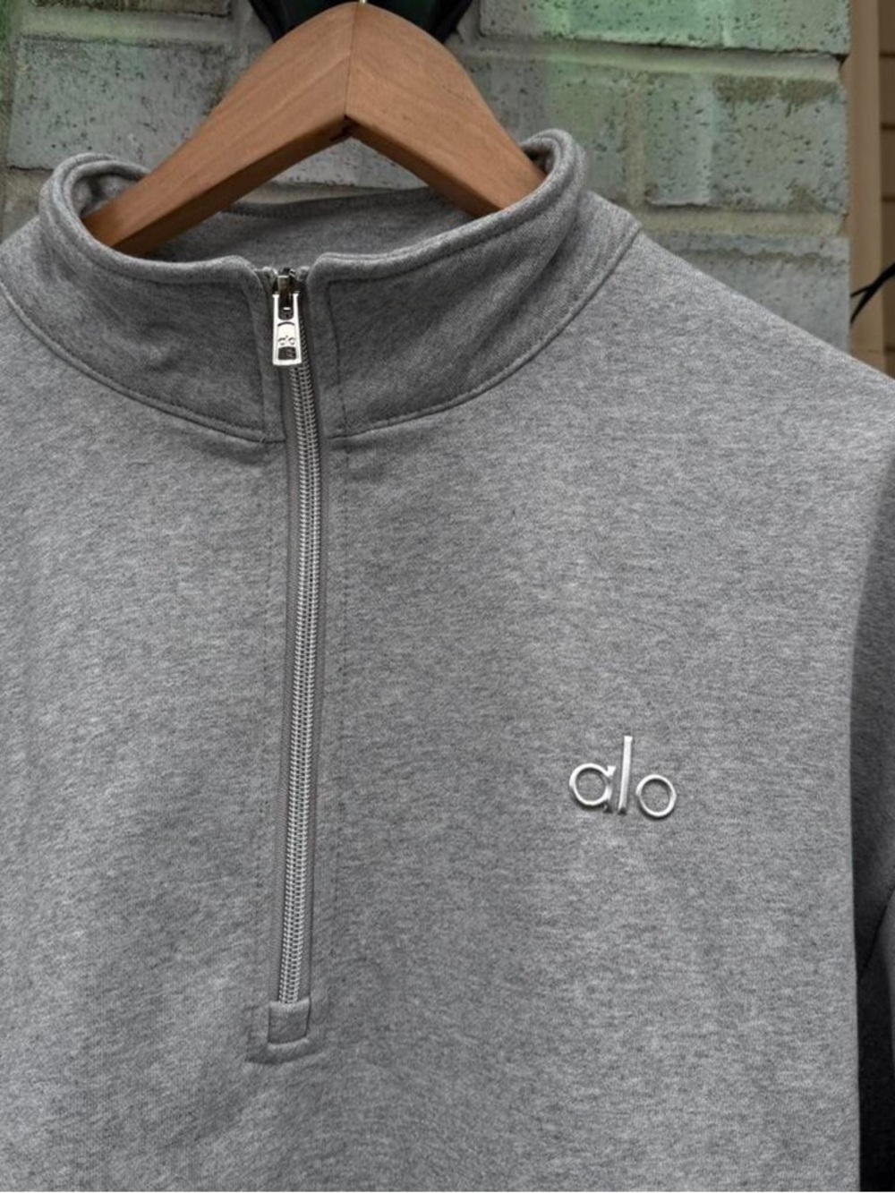 ALO Yoga Women’s Light Grey Quarter-Zip Pullover